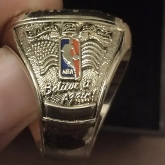 HAKEEM OLAJUWON SIZE 11 BACK TO BACK 1995 ROCKETS NBA CHAMPION RING,BOX & POSTER - Picture 8 of 17